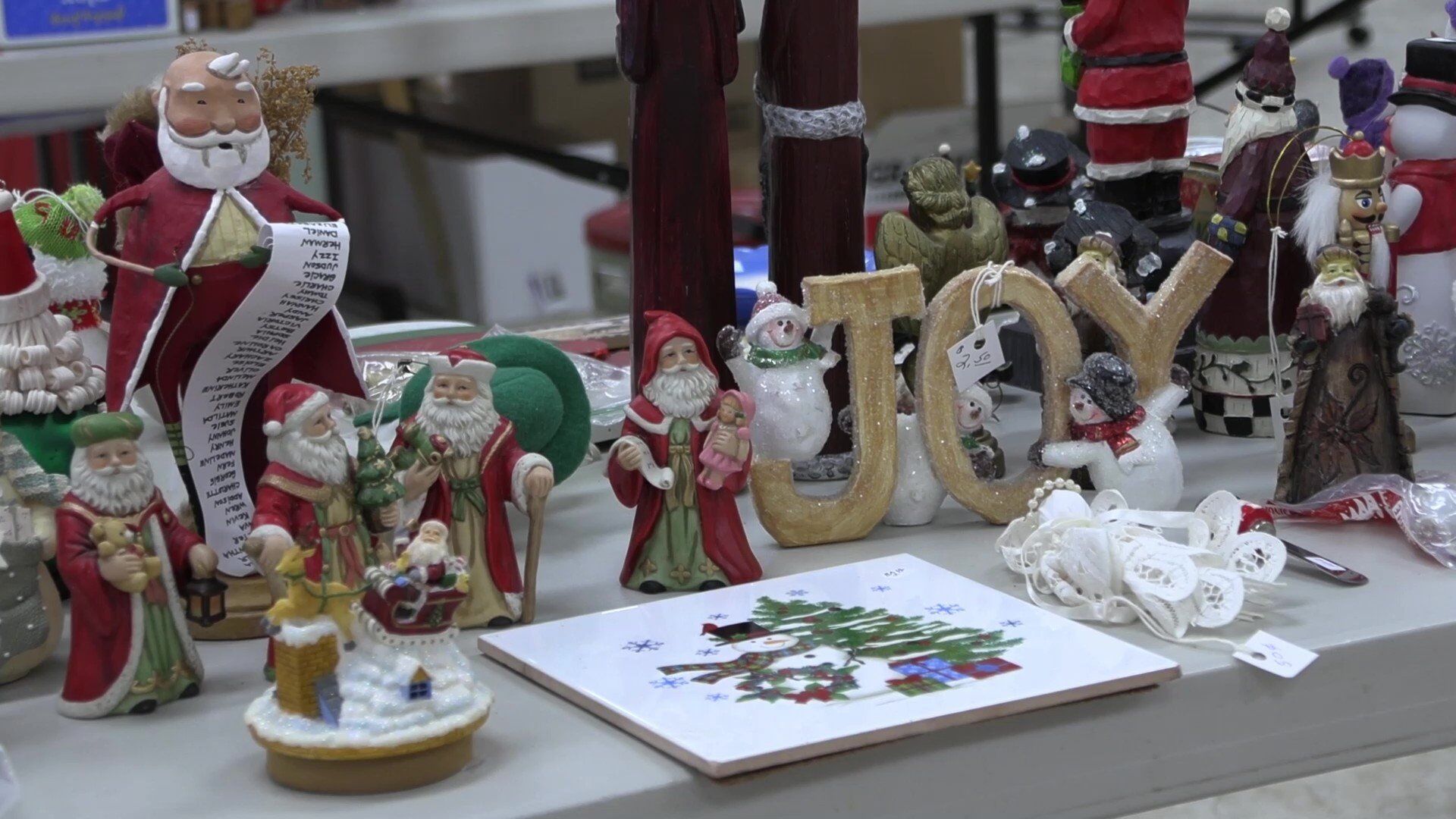 Bluffton Senior Citizens Center hosts annual Christmas garage sale